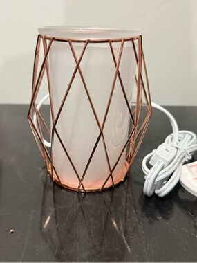 Scentsy Wire you blushing Rose Gold Warmer